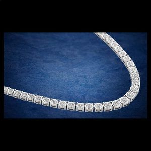 🆕Brand New Beautiful silver Diamonds Necklace